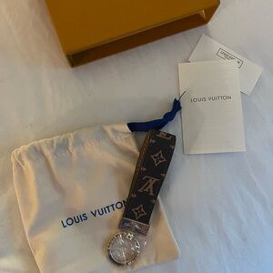 Louis Vuitton | Brown & Gold Key Holder!